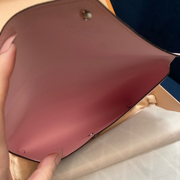 SOLD✨LOUIS VUITTON ESCALE POCHETTE✨ - Picture 10 of 14